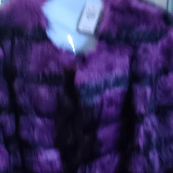Step into the spotlight with this STUNNING purple & black never-worn faux fur! - Picture 3 of 11